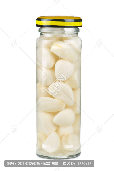 與腌制大蒜的玻璃瓶
