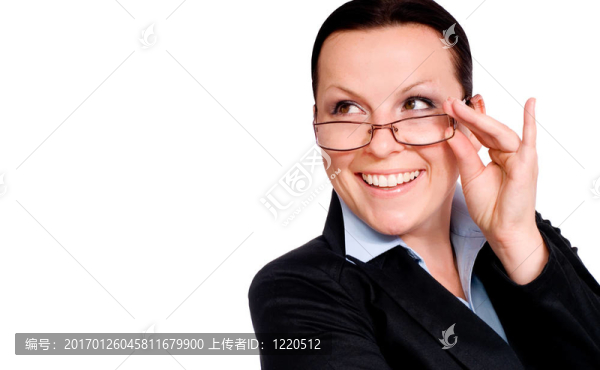 微笑的女商人在白