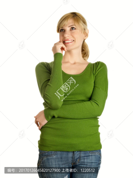 美麗的女孩在綠色