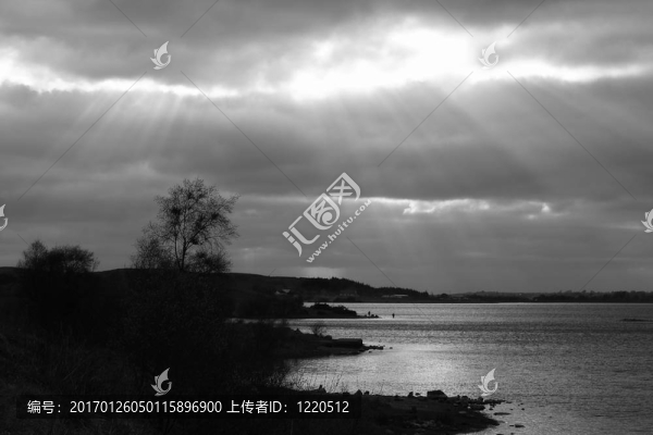 陽光與湖泊的風(fēng)景