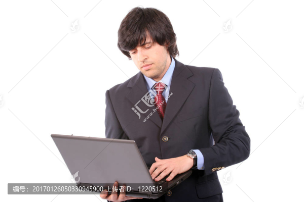 年輕的商人與筆記本電腦工作