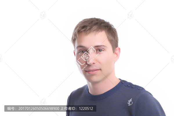 年輕休閑男子擺姿勢(shì)
