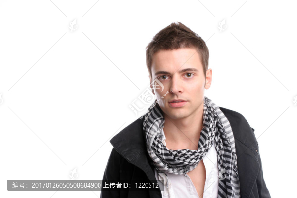 年輕休閑男子擺姿勢