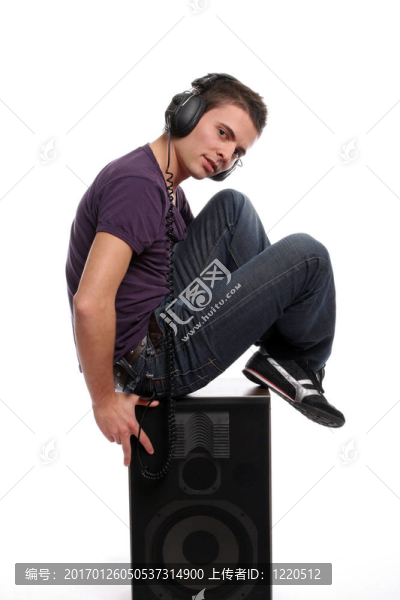 站在DJ耳機揚聲器