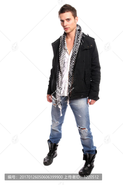 年輕休閑男子擺姿勢(shì)