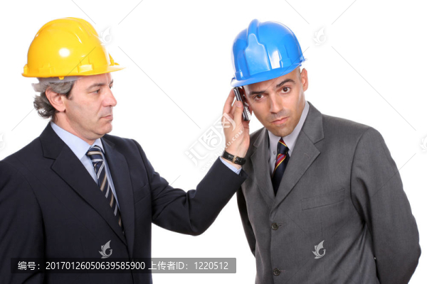 兩個(gè)工程師或建筑師；在電話里