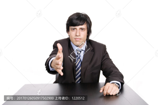 年輕人在提供握手