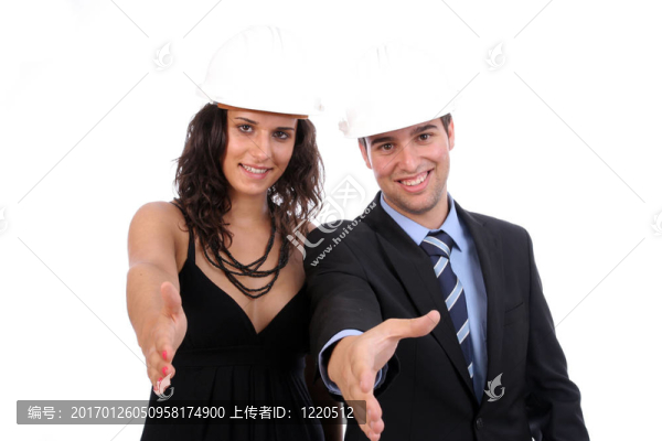 年輕夫婦交握手