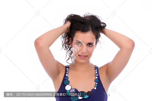 年輕女孩假扮