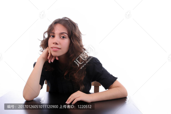 工作中的年輕商業(yè)女性