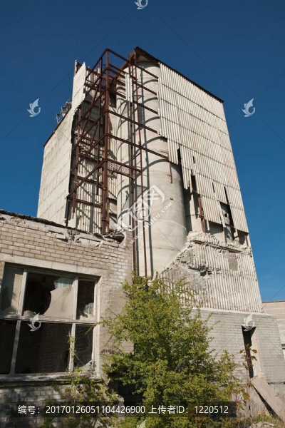 工業(yè)現(xiàn)場破碎建筑