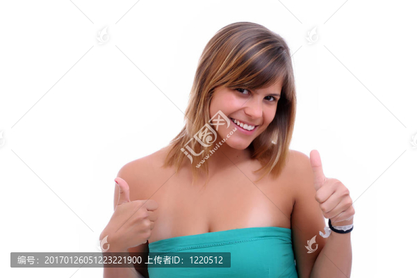 年輕漂亮的女孩豎起大拇指