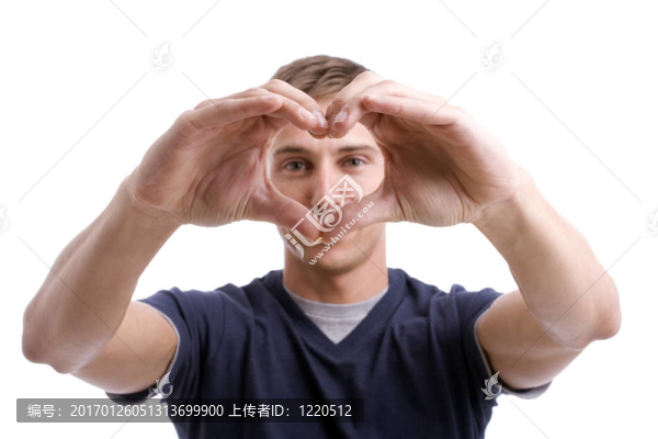 年輕人雙手畫心