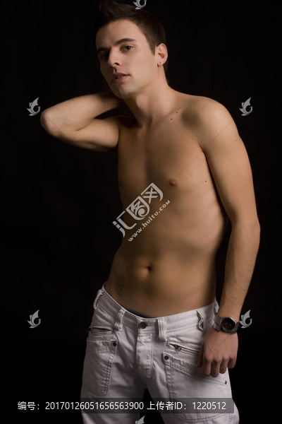 年輕休閑的男孩-匯圖網(wǎng) www.fosd68.com 年輕休閑的男孩