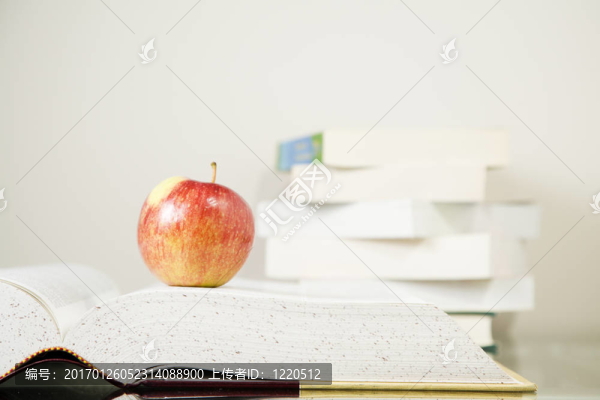書和蘋果