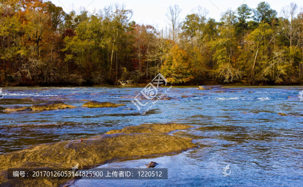 秋天的藍(lán)色河流