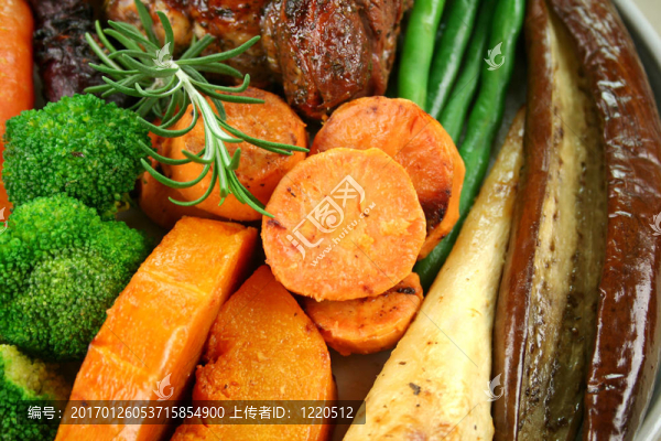 烤蔬菜和羊肉