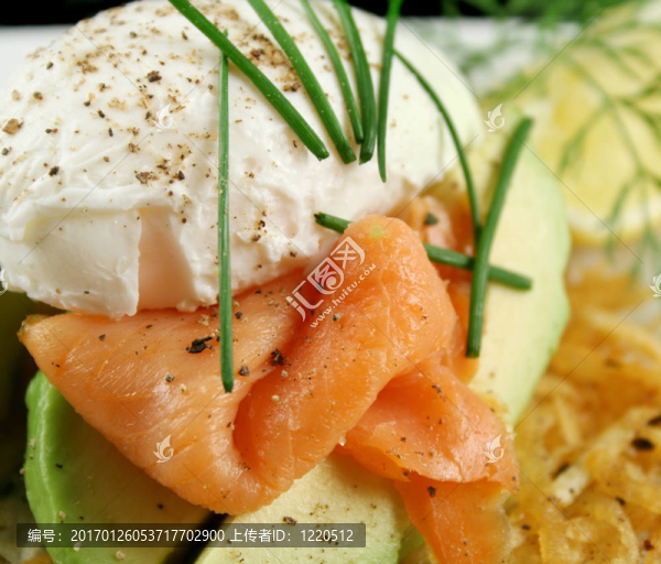 鮭魚和荷包蛋棧