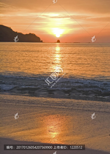 海浪中的日落