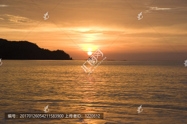 日落的巖石