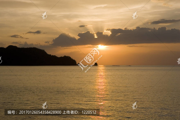 云層下的陽光