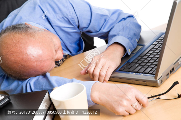 睡眠高級亞洲商人