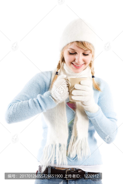 美麗的白人女孩喝咖啡