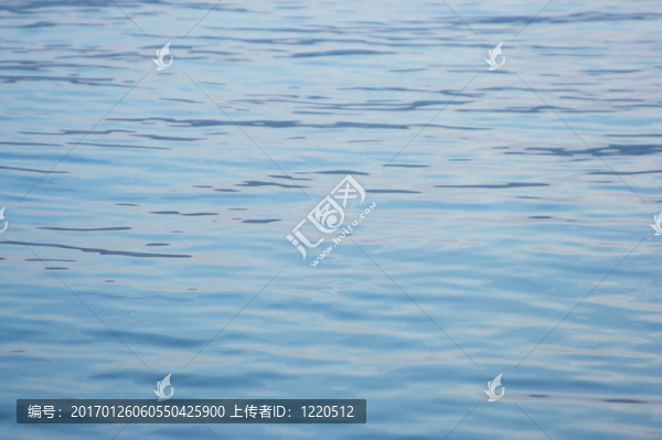 藍(lán)色的水