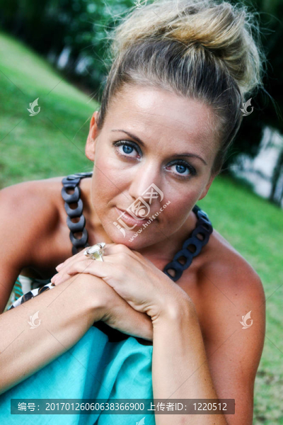 女性肖像-匯圖網(wǎng) www.fosd68.com 女性肖像