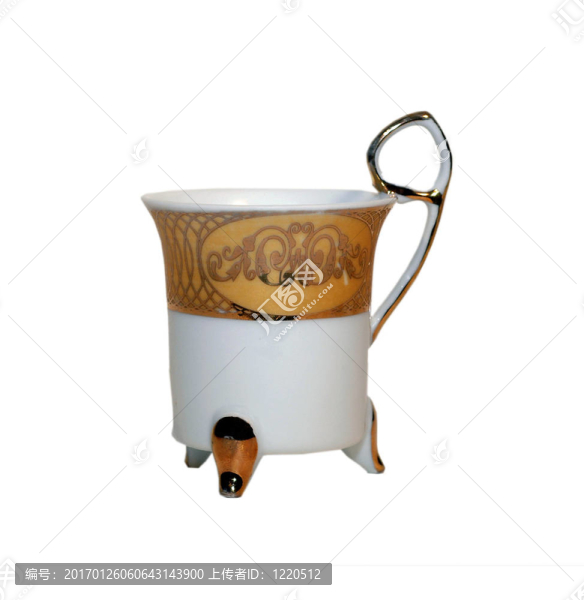 與黑色背景隔離的咖啡杯和茶托