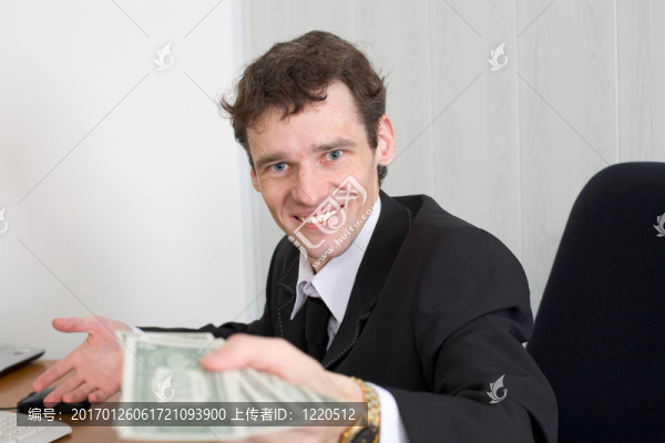 手里拿著錢的人