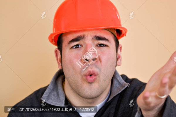 沮喪的建筑工人