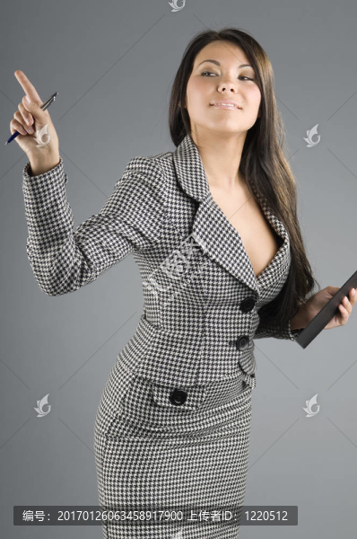 女人在工作
