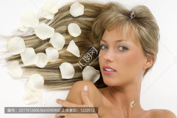 金發(fā)女孩的花瓣