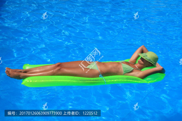 漂亮的金發(fā)女人
