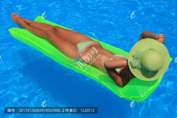漂亮的金發(fā)女人