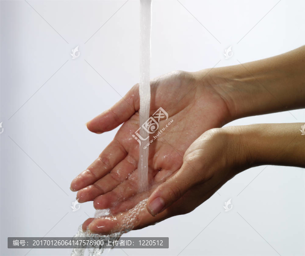 水濺起