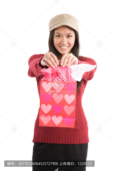 送情人節(jié)禮物的亞洲女孩