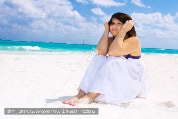 白色紗籠的女人快樂(lè)