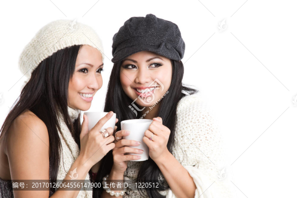 亞洲女性飲用咖啡