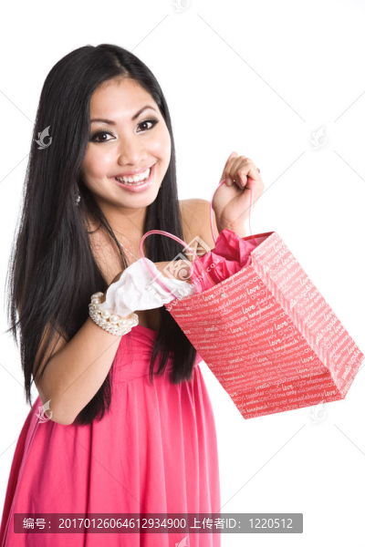 亞洲女人開啟情人節(jié)禮物