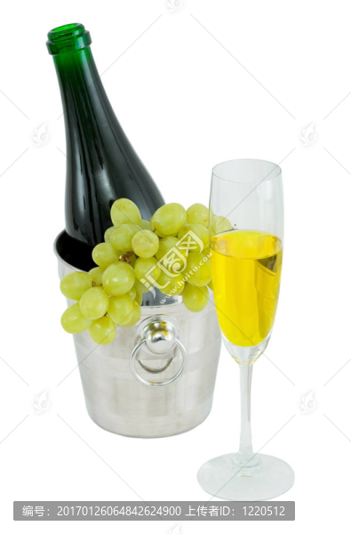 靜物與一杯酒和一瓶
