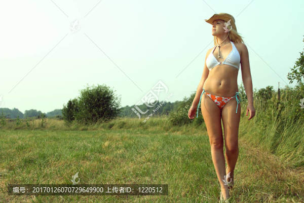 Bikini的肖像