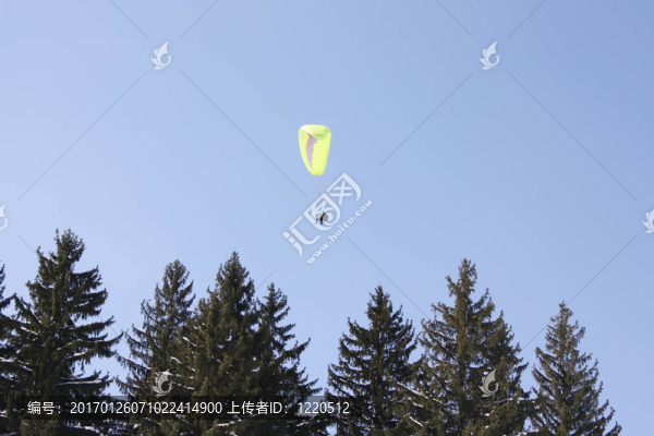 飛過(guò)高山