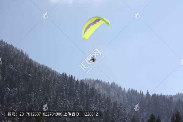 飛過(guò)高山