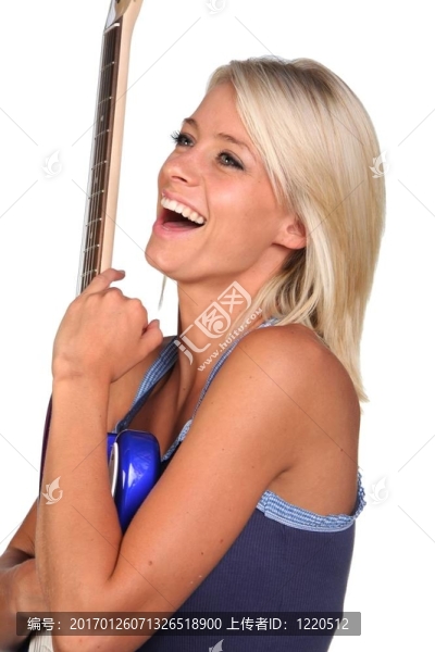 笑美麗的女人帶著吉他