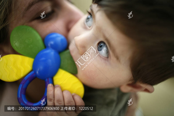 孩子長(zhǎng)牙