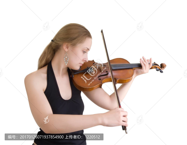 一個年輕的女孩在拉小提琴