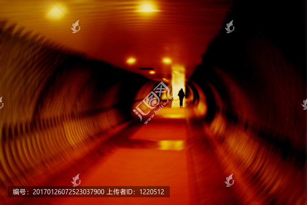 隧道盡頭的光