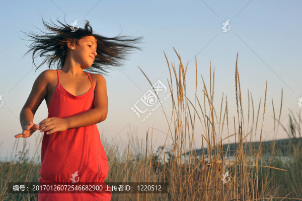 女孩在自然